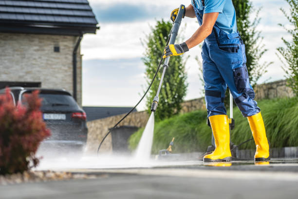 Best Pool Deck Cleaning  in Weatogue, CT